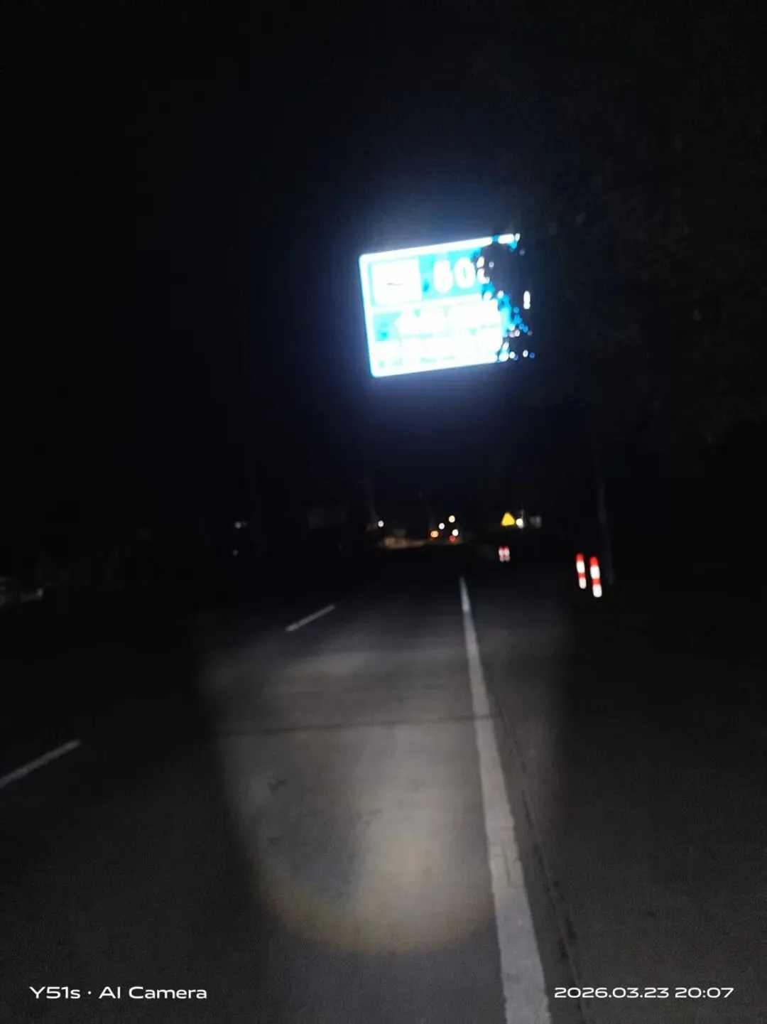 信宜网友反映:池洞市场至铜鼓岭路段路灯坏了很久没亮,夜晚出行存在严重交通安全隐患…