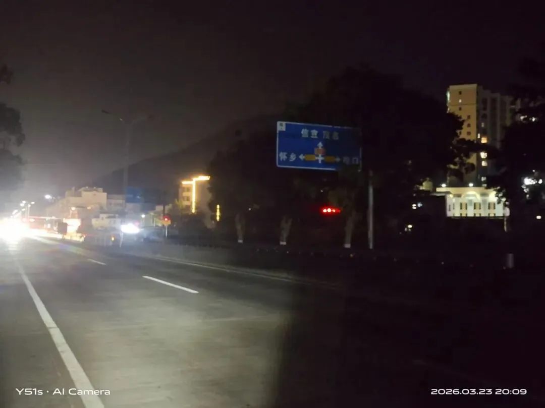 信宜网友反映:池洞市场至铜鼓岭路段路灯坏了很久没亮,夜晚出行存在严重交通安全隐患…