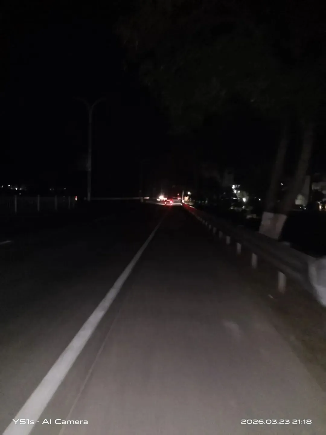 信宜网友反映:池洞市场至铜鼓岭路段路灯坏了很久没亮,夜晚出行存在严重交通安全隐患…