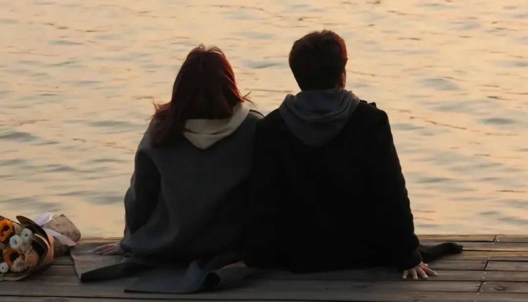 相亲市场早已悄悄形成一种扎心现象,体制内男生香饽饽,女生扎堆剩;体制外女生早早结婚生子,男生又大批剩下.