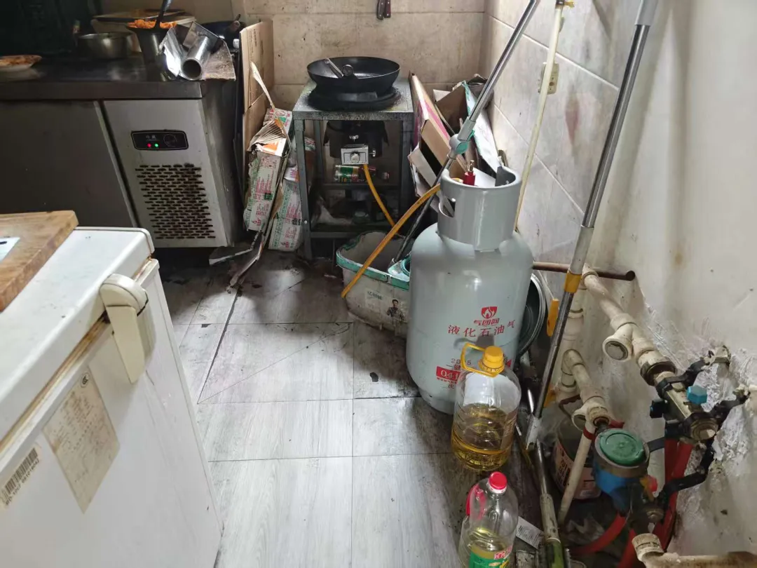 东港市市场监管局发布餐饮食品安全“红黑榜”(第二十期)