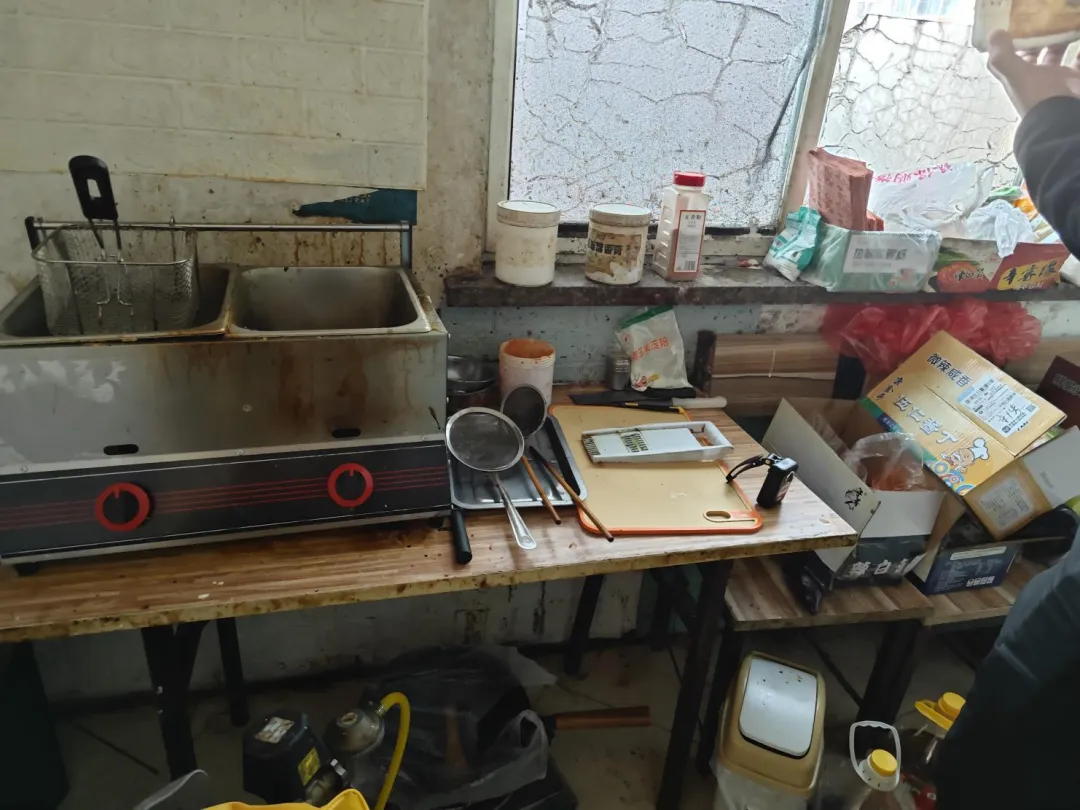 东港市市场监管局发布餐饮食品安全“红黑榜”(第二十期)