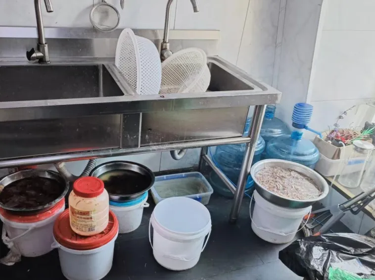 东港市市场监管局发布餐饮食品安全“红黑榜”(第二十期)