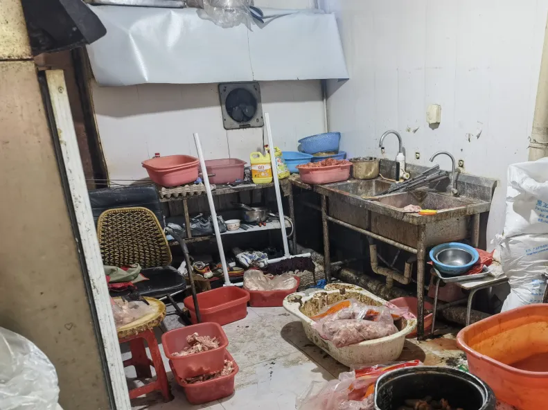 东港市市场监管局发布餐饮食品安全“红黑榜”(第二十期)