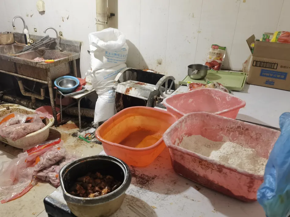 东港市市场监管局发布餐饮食品安全“红黑榜”(第二十期)