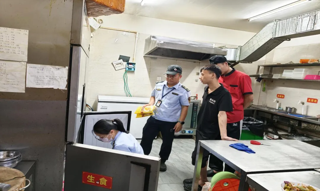 线上线下齐发力 琼中县市场监管局联合外卖平台开展网络餐饮专项整治