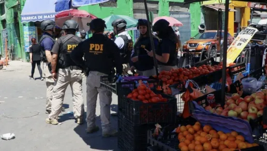 打击非法入境与黑工 警方在首都中央大市场展开清查行动