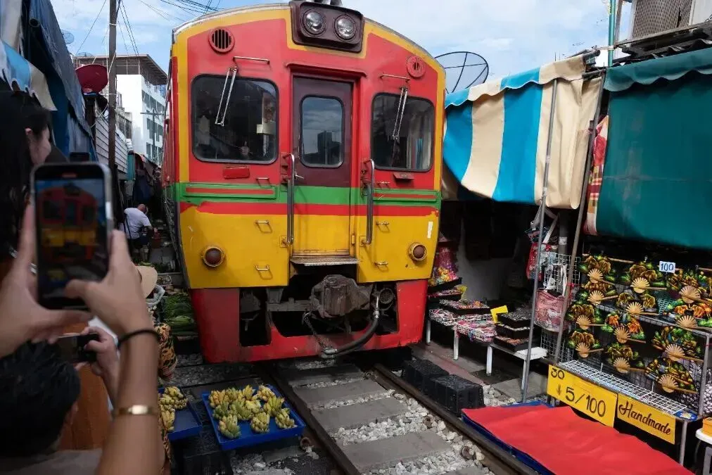 单女可拼房!市场独家!游客好评!4月25日增城有全陪!网红泰国6天品质纯玩,轻松度假入住国际五星酒店-曼谷-美功铁道-丹嫩沙朵-真理寺