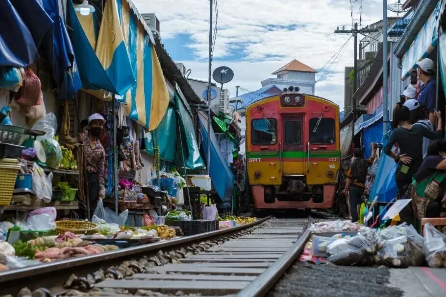 单女可拼房!市场独家!游客好评!4月25日增城有全陪!网红泰国6天品质纯玩,轻松度假入住国际五星酒店-曼谷-美功铁道-丹嫩沙朵-真理寺
