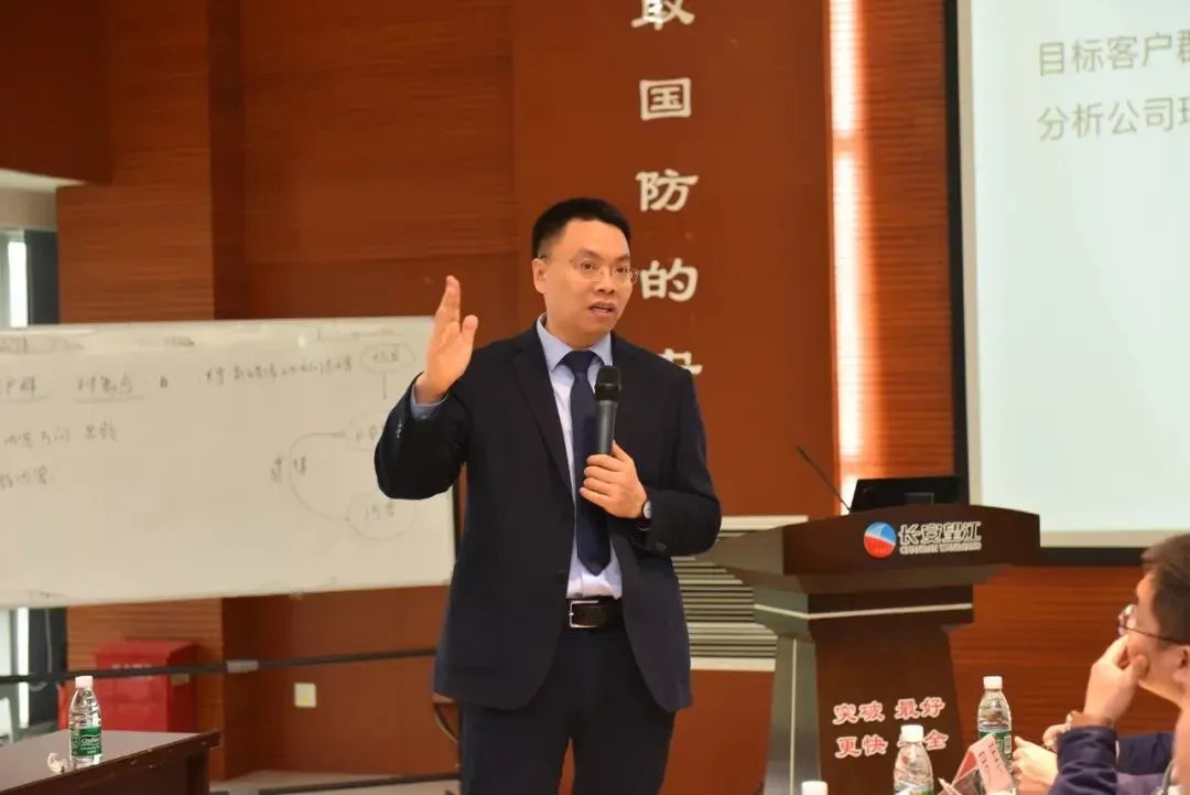 AI时代专业销售技巧大客户销售培训师培训讲师唐兴通分享为什么顶级销售不怕AI,普通销售才怕?B2B销售大客户销售铁军AI赋能销售