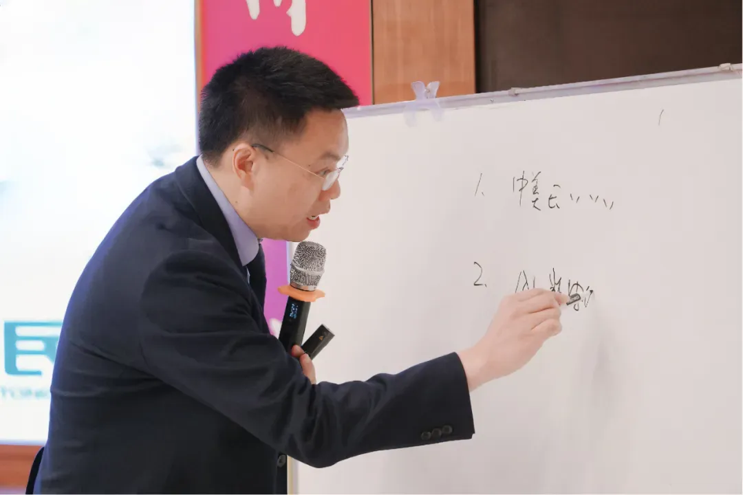 AI时代专业销售技巧大客户销售培训师培训讲师唐兴通分享为什么顶级销售不怕AI,普通销售才怕?B2B销售大客户销售铁军AI赋能销售