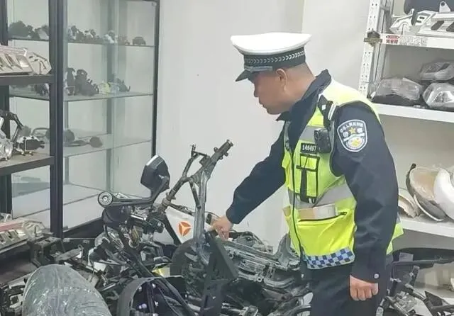 最新消息!濮阳交警联合市场监管查处非法改装窝点