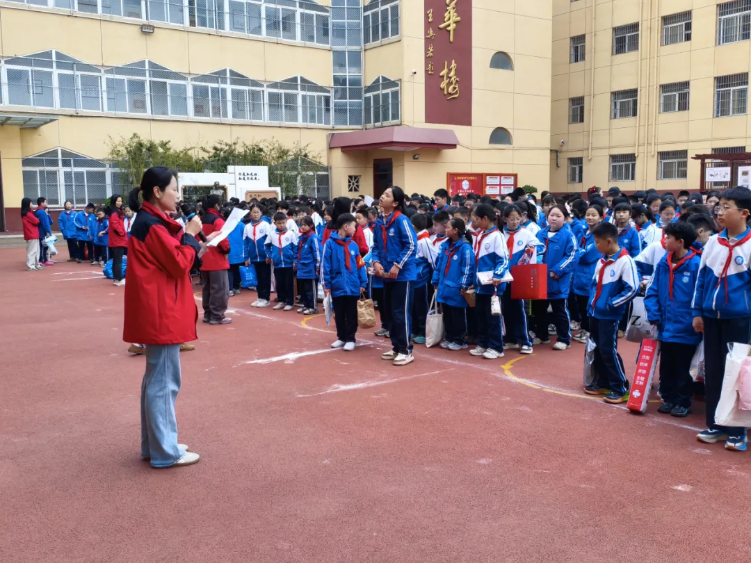 跳蚤小市场 勤俭大梦想|兴化学校五年级年级组跳蚤市场开市啦