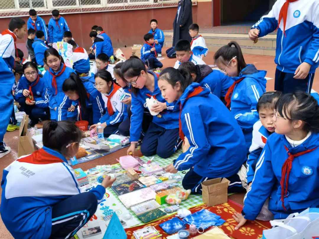 跳蚤小市场 勤俭大梦想|兴化学校五年级年级组跳蚤市场开市啦