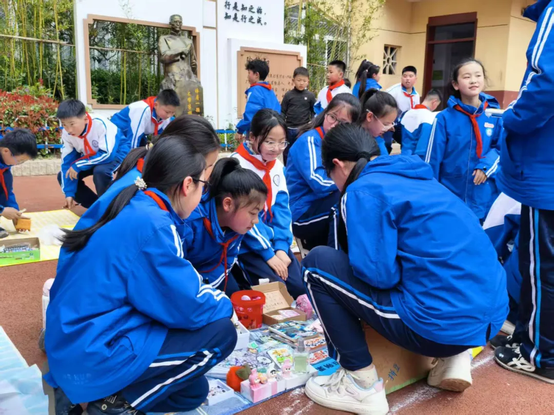 跳蚤小市场 勤俭大梦想|兴化学校五年级年级组跳蚤市场开市啦