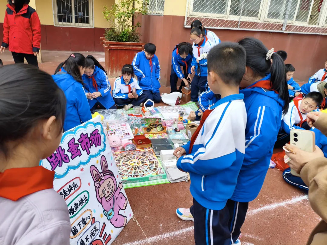 跳蚤小市场 勤俭大梦想|兴化学校五年级年级组跳蚤市场开市啦