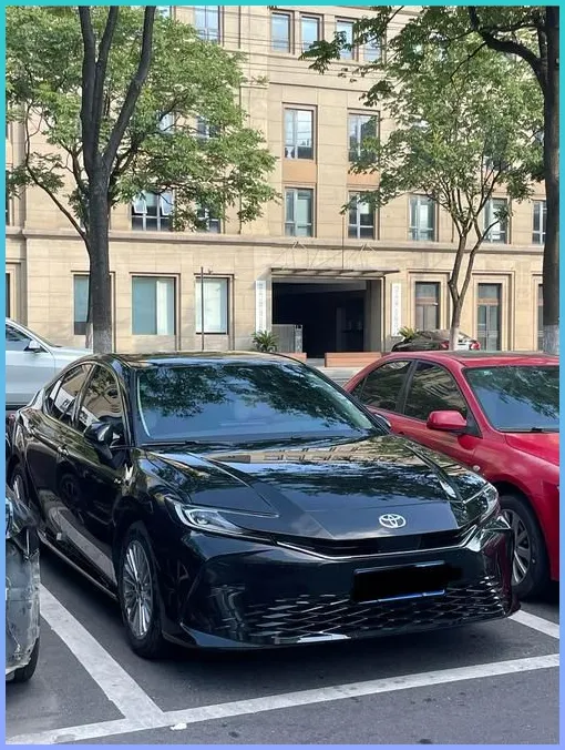 B级车市场要变天!全新凯美瑞油耗4.2L配10气囊,雅阁帕萨特迎来最强对手