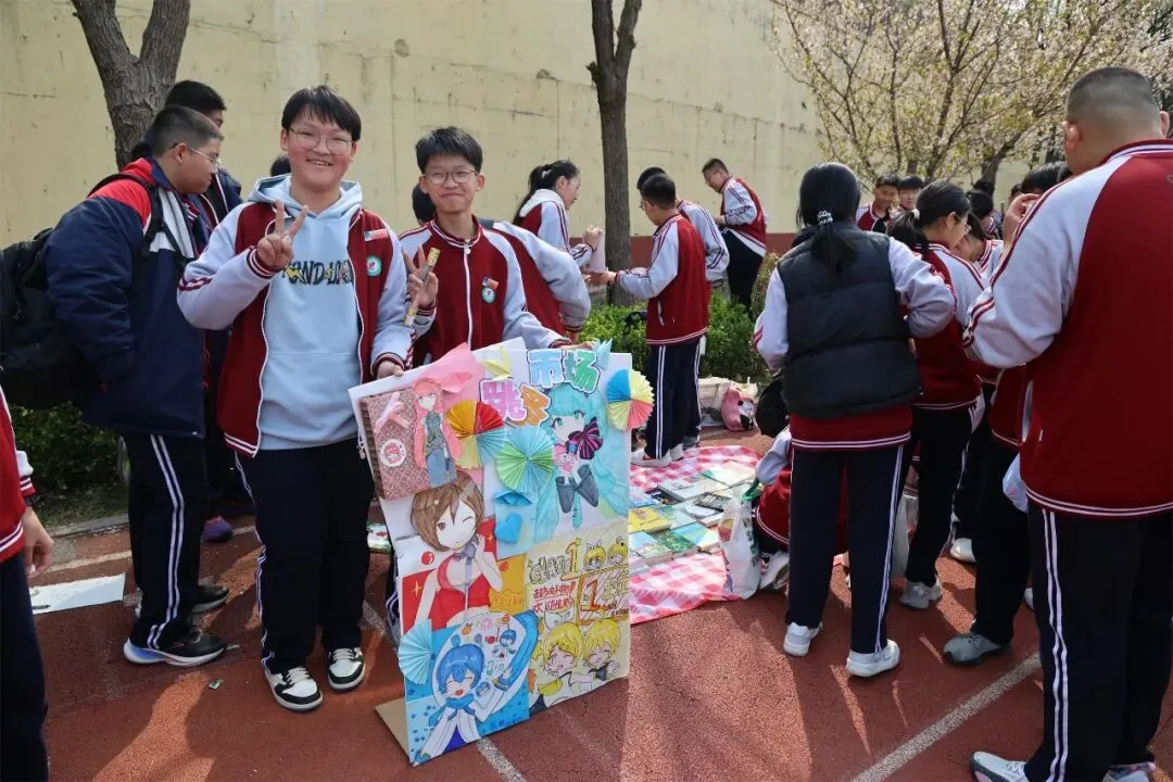 书香流转阅美好 跳蚤市场溢芬芳——昌乐一中初中部举行读书月图书跳蚤活动