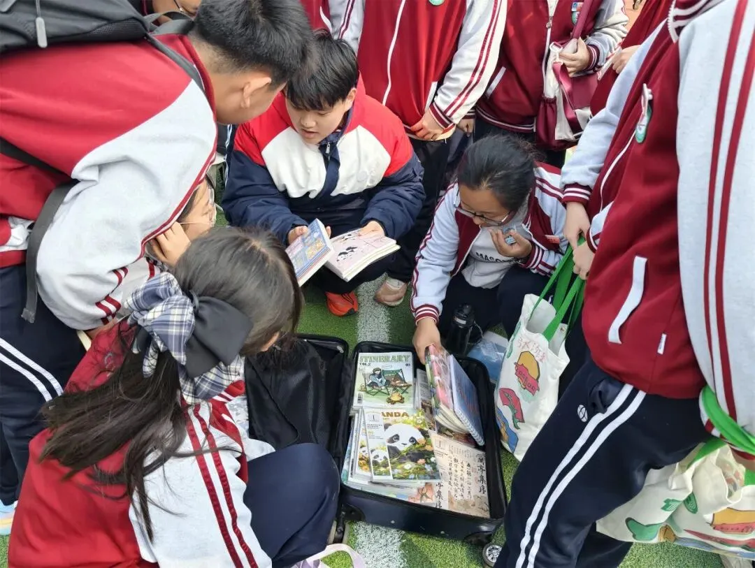 书香流转阅美好 跳蚤市场溢芬芳——昌乐一中初中部举行读书月图书跳蚤活动