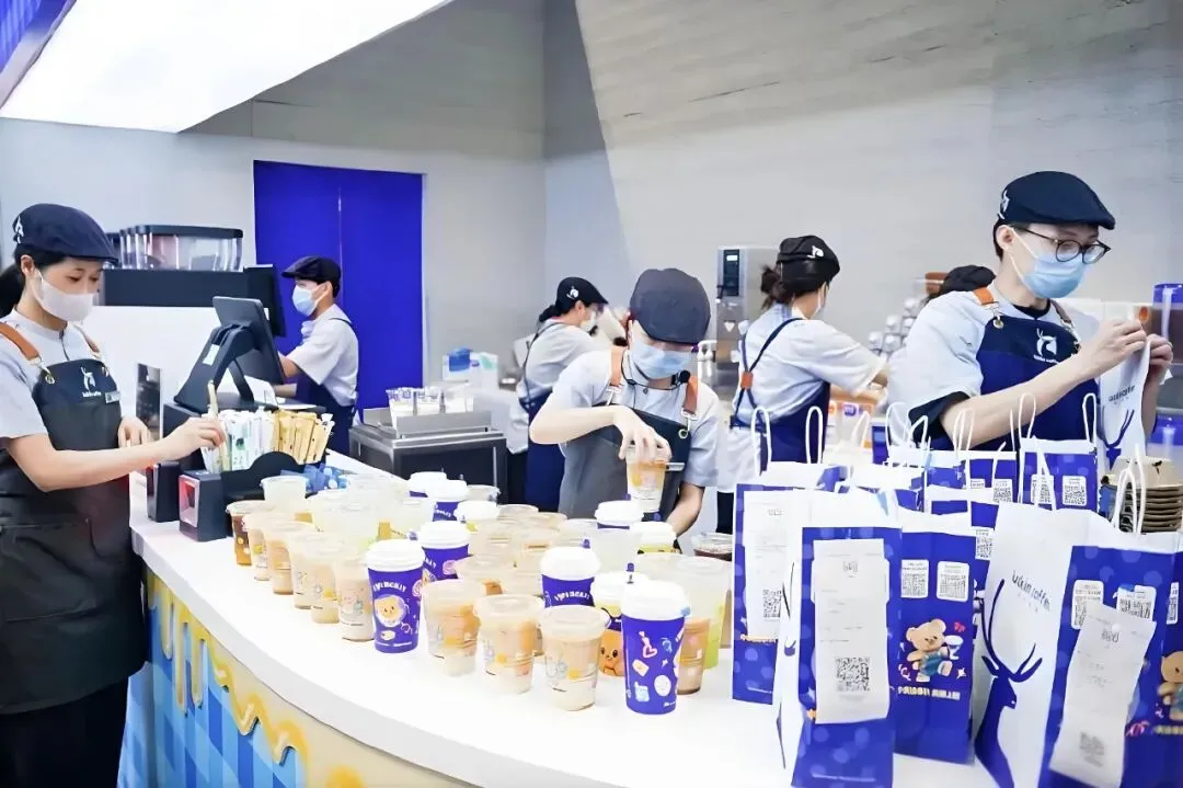 郭谨一积极拥抱创新,探索新的商业模式与营销策略,为瑞幸咖啡的持续发展注入了源源不断的活力.