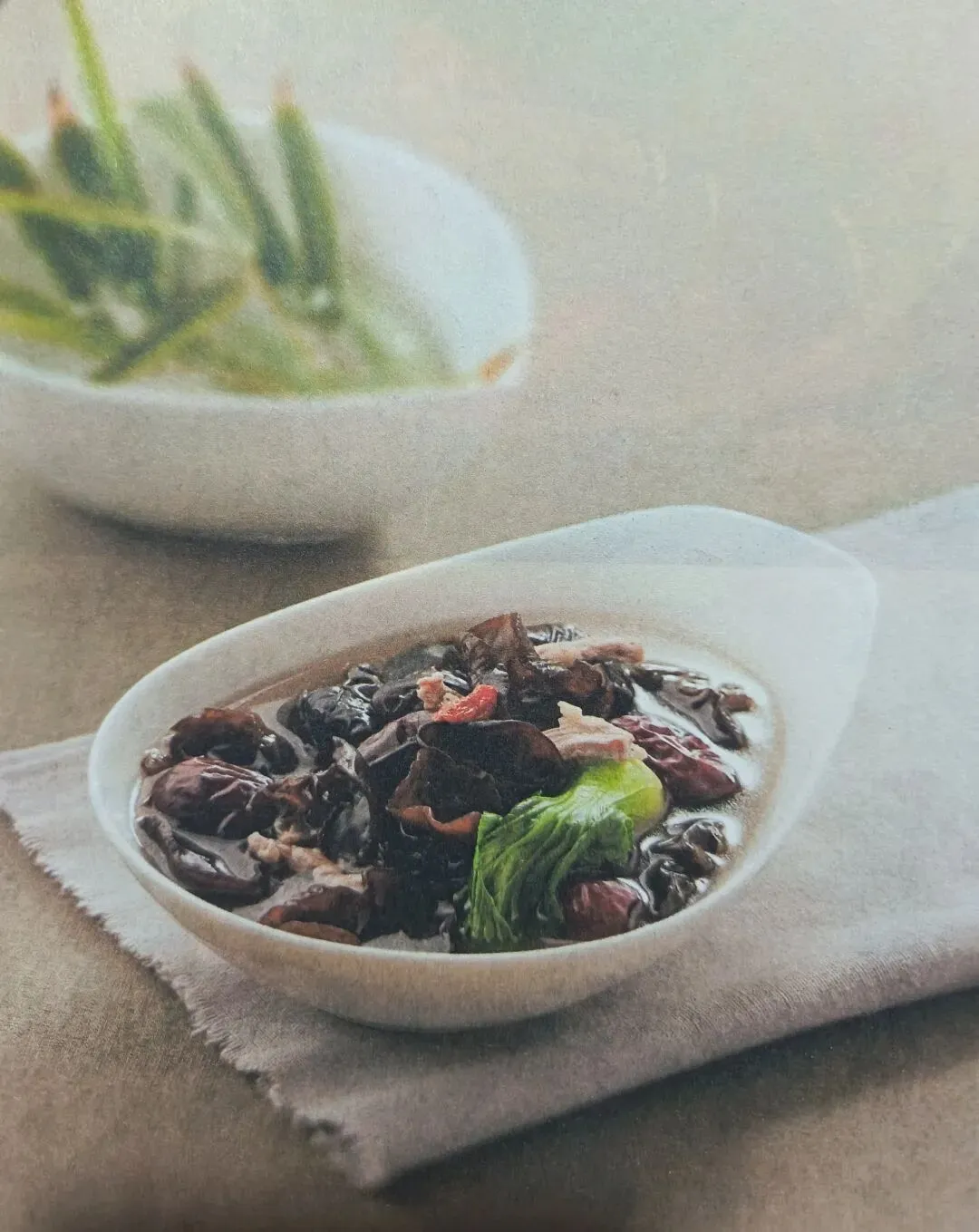 【百度AI科普知识】《瘦身汤行业调查:市场乱象与规范化发展路径》