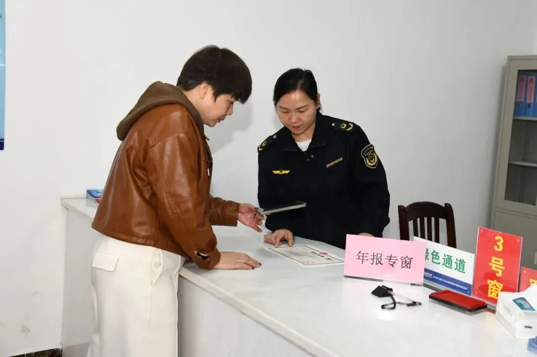 【市局动态】精准服务 靶向发力 来宾市市场监管局多措并举推进2025年度年报公示工作