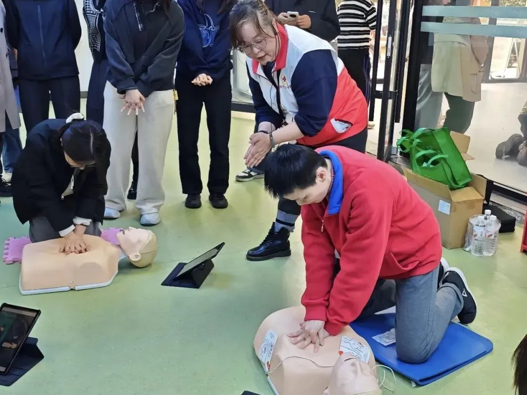计算机科学与技术学院举办急救技能培训,为健康安全“加码”