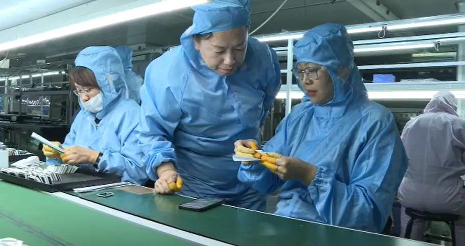 【贯彻落实全国两会精神】区零工市场:直播探岗进企业 搭建便捷高效就业桥梁