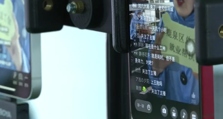 【贯彻落实全国两会精神】区零工市场:直播探岗进企业 搭建便捷高效就业桥梁