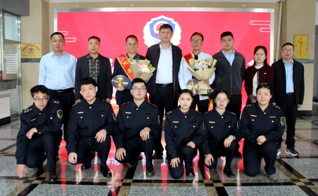 薪火永相传 市监启新程——洛江区市场监管局举办荣誉退休暨新录用干部入职座谈会