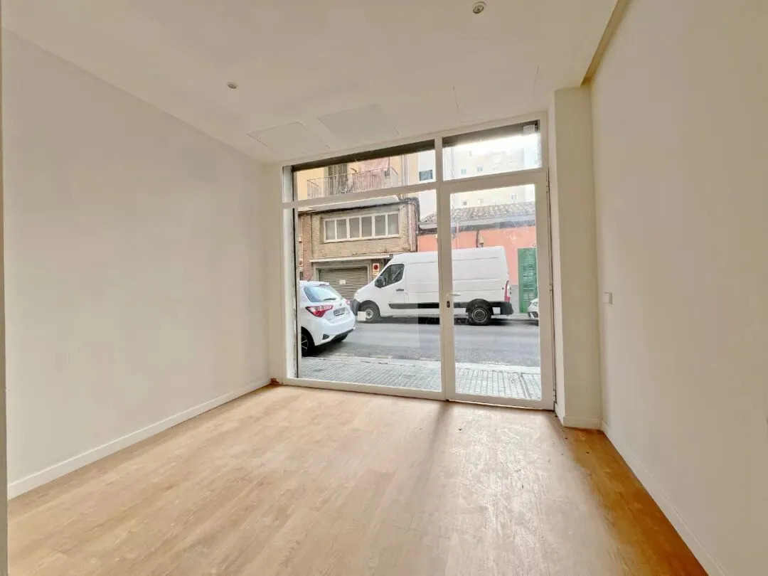 【HDZ1002】海盗市场小店面出租,适合做办公室!