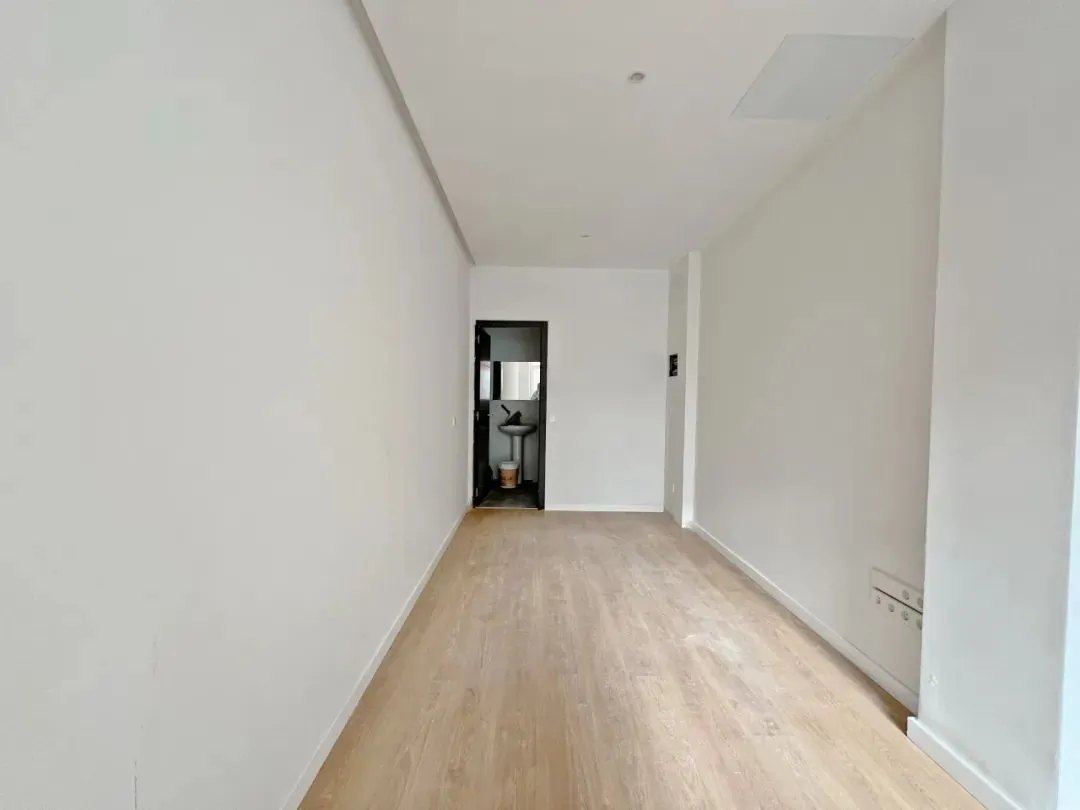 【HDZ1002】海盗市场小店面出租,适合做办公室!