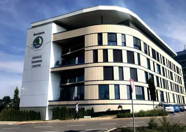 百年车企将退出中国市场:没有哪个品牌能永远站在舞台中央 | 汽车行家