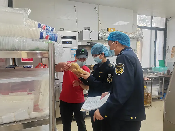 泉州安溪校区邀请属地市场监督管理部门联合开展校区食品安全大检查