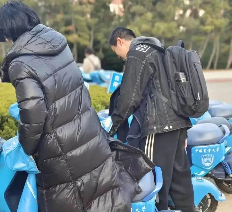 学习雷锋精神 共建美丽校园 | 营销243班主题团日活动