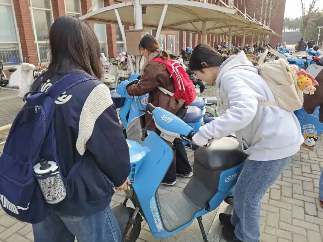 学习雷锋精神 共建美丽校园 | 营销243班主题团日活动