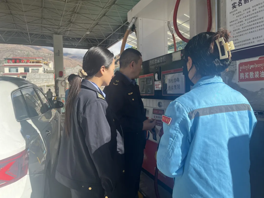 护航民生“油”我守护——金川县市场监督管理局开展加油站计量监督检查