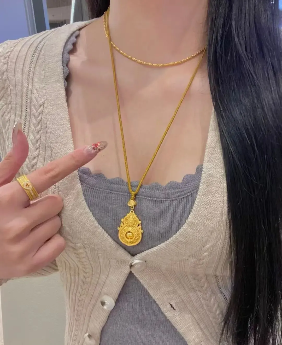 金价一夜暴跌市场众说纷纭老行家一句话点明方向