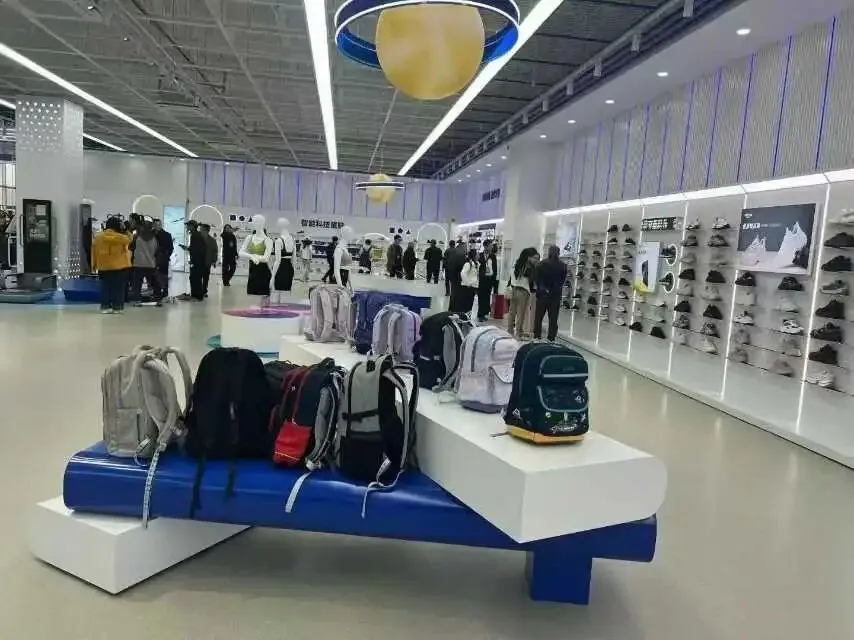 90%的人没有穿,叫市场;90%的人没有卖,叫商机内行人告诉你:加入爱多步的10大好处,你看懂智能穿戴这个新风口了吗?