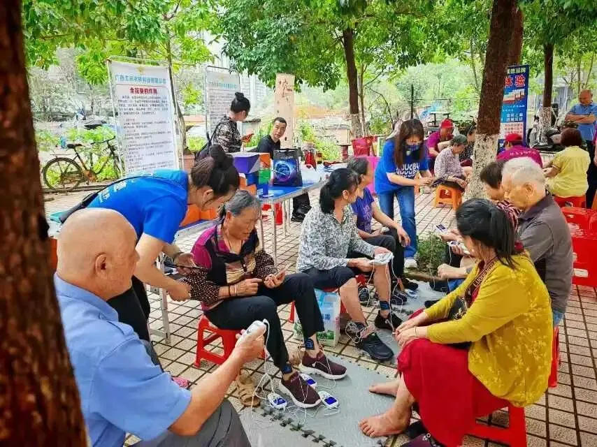 90%的人没有穿,叫市场;90%的人没有卖,叫商机内行人告诉你:加入爱多步的10大好处,你看懂智能穿戴这个新风口了吗?