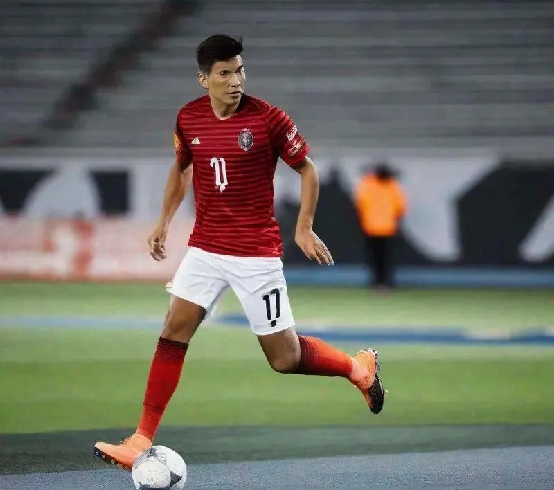 曼城转会市场大揭秘!谢尔基成新宠,赖因德斯引发中场革命?