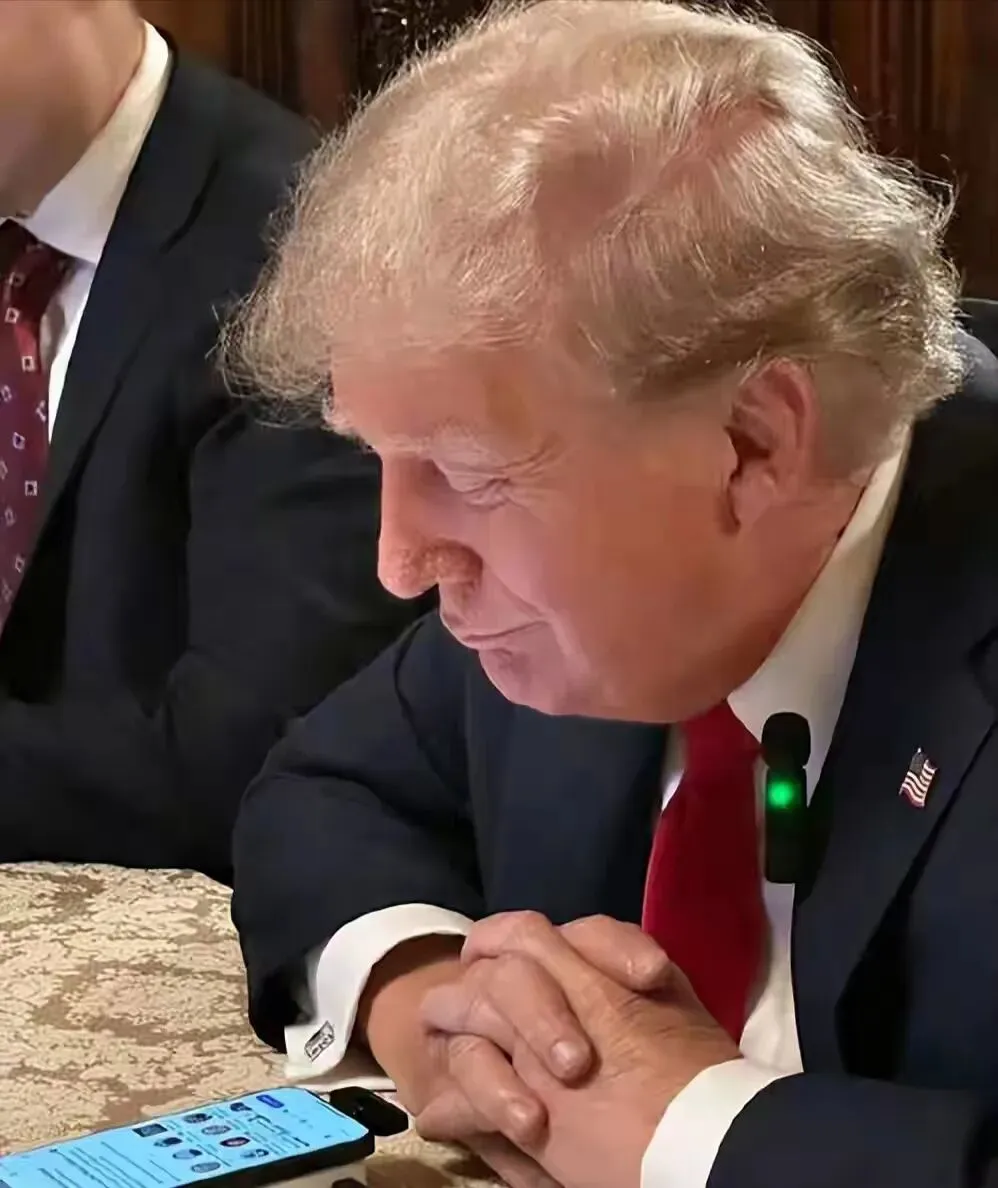 美媒曝光:特朗普借伊朗局势操纵市场!美国民众,正为战争账单含泪买单