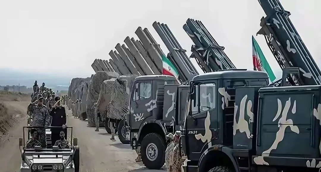 美媒曝光:特朗普借伊朗局势操纵市场!美国民众,正为战争账单含泪买单