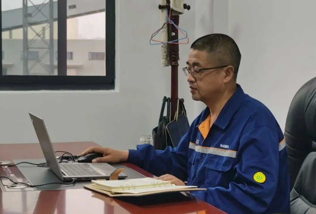 “作为管理者,就要在市场风浪面前挺身而出!”