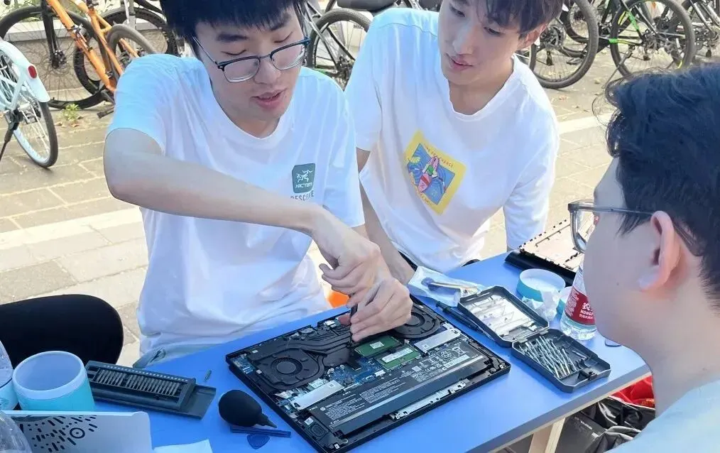 【标兵选树】计算机科学与技术学院“红旗下的IT人”线下开放日活动顺利举办