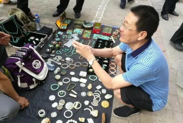 朋友逛古玩市场用100元买几枚铝分币,还以为捡了宝