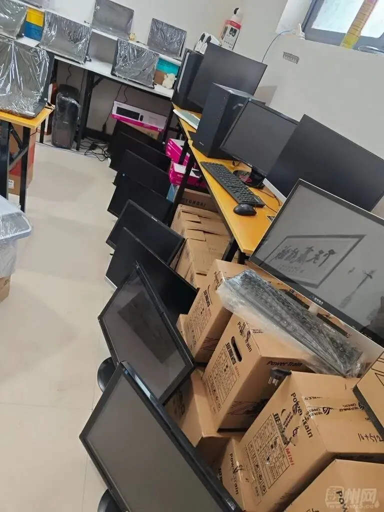 【二手市场】烧烤炉净化车/菜品柜/手动绞肉机/奶茶店设备/制冰机…