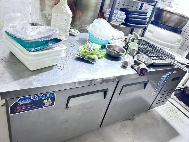 【二手市场】烧烤炉净化车/菜品柜/手动绞肉机/奶茶店设备/制冰机…