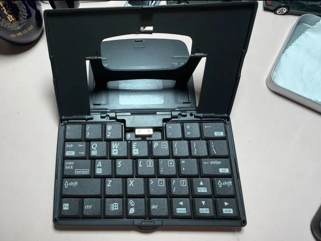 白菜价的折叠键盘大批现身市场,折叠方式富有创意和美感,能入手吗?