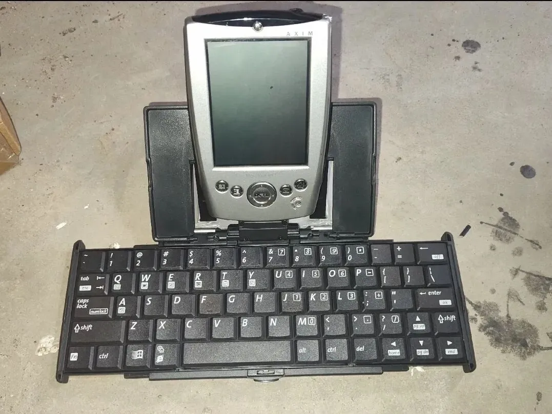 白菜价的折叠键盘大批现身市场,折叠方式富有创意和美感,能入手吗?